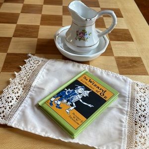 American Girl Samantha Samantha’s Nighttime Necessities Nightstand Accessories